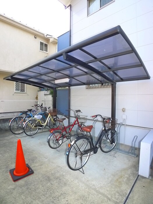物件外観写真2　(駐輪場)