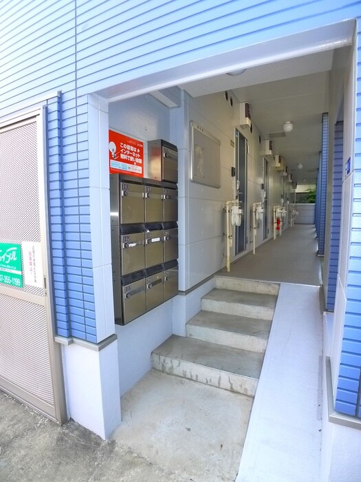 物件外観写真4　(エントランス部分)