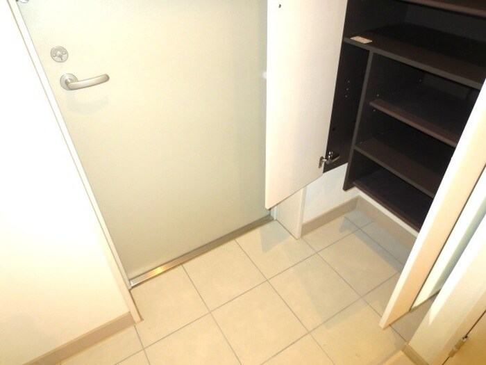 物件内観写真15　(玄関)
