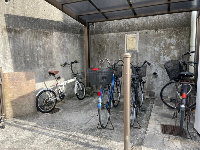物件外観写真5　(駐輪場)
