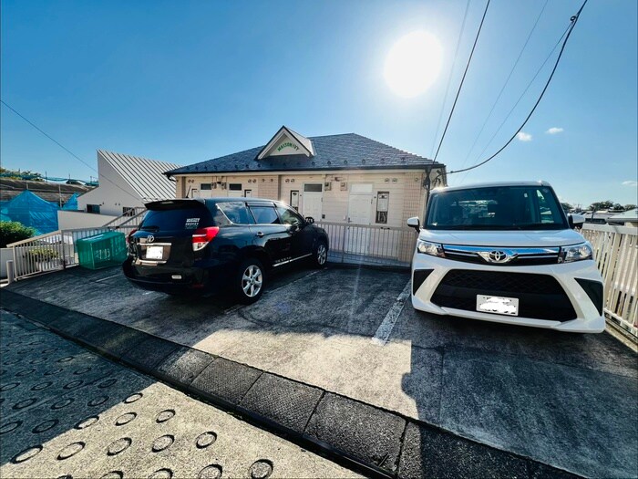 物件外観写真2　(駐車場)