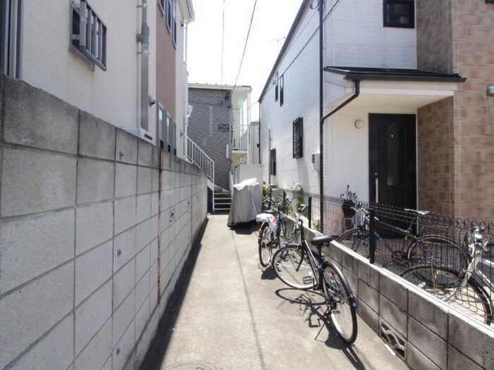 物件外観写真3　(エントランス部分)