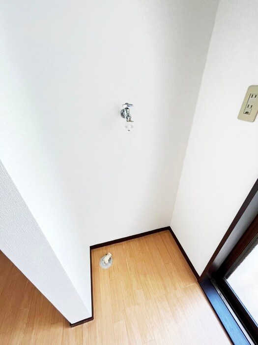 物件内観写真16　(洗濯機置場)