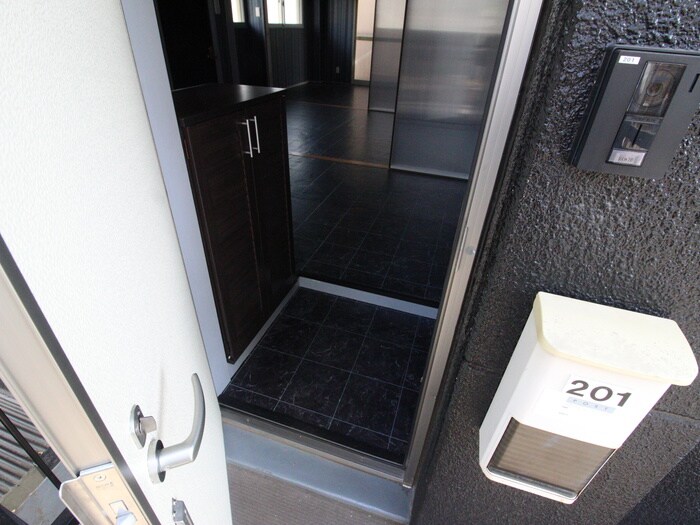 物件内観写真12　(玄関)