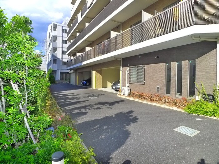 物件外観写真3　(駐車場)