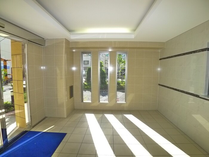 物件外観写真4　(エントランス部分)