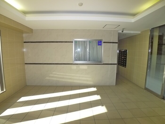 物件外観写真5　(エントランス部分)