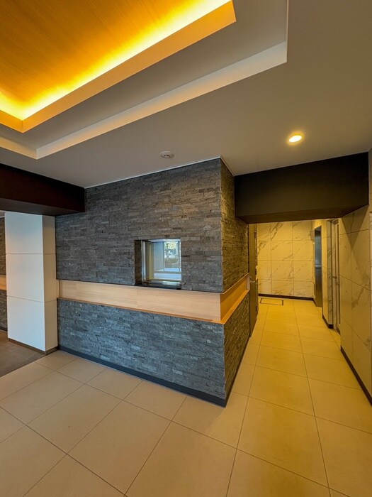 物件外観写真6　(エントランス部分)