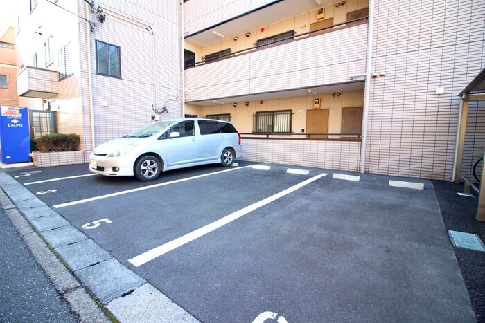 物件外観写真5　(駐車場)