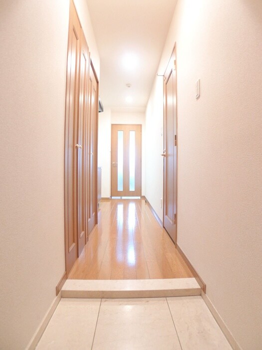 物件内観写真7　(玄関)