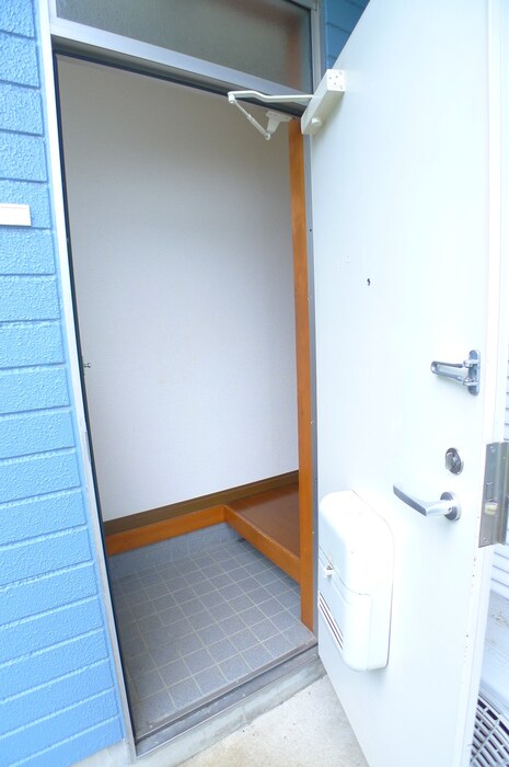 物件内観写真7　(玄関)