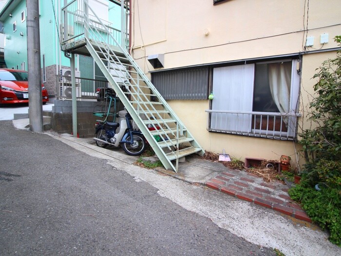 物件外観写真6　(エントランス部分)