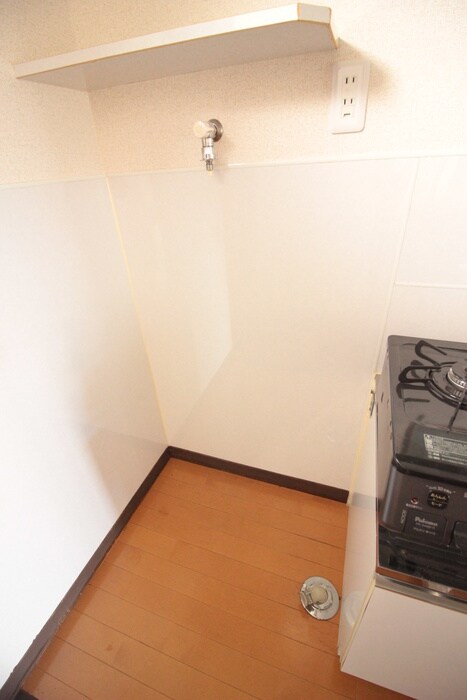 物件内観写真11　(洗濯機置場)