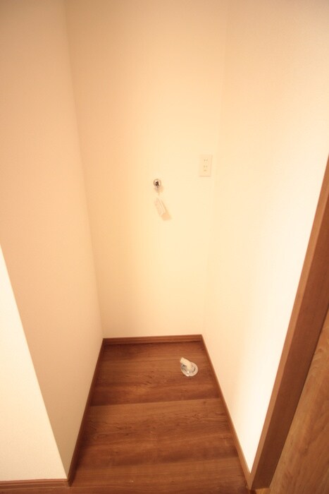 物件内観写真12　(洗濯機置場)