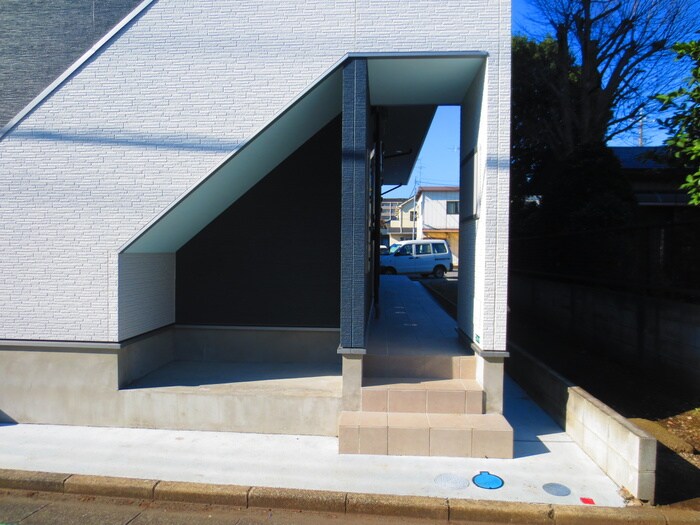 物件外観写真4　(エントランス部分)