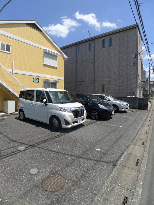 物件外観写真3　(駐車場)