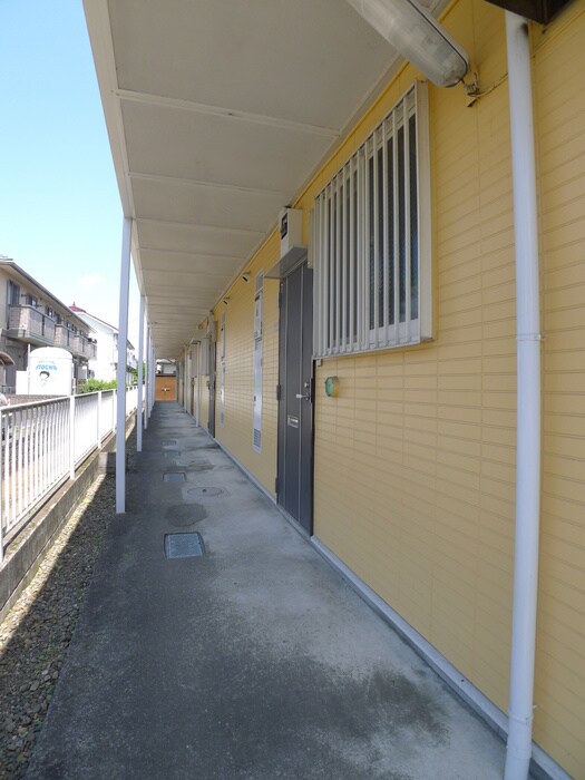 物件外観写真4　(エントランス部分)