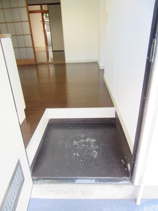 物件内観写真11　(玄関)