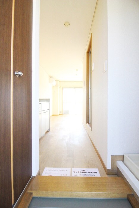 物件内観写真13　(玄関)