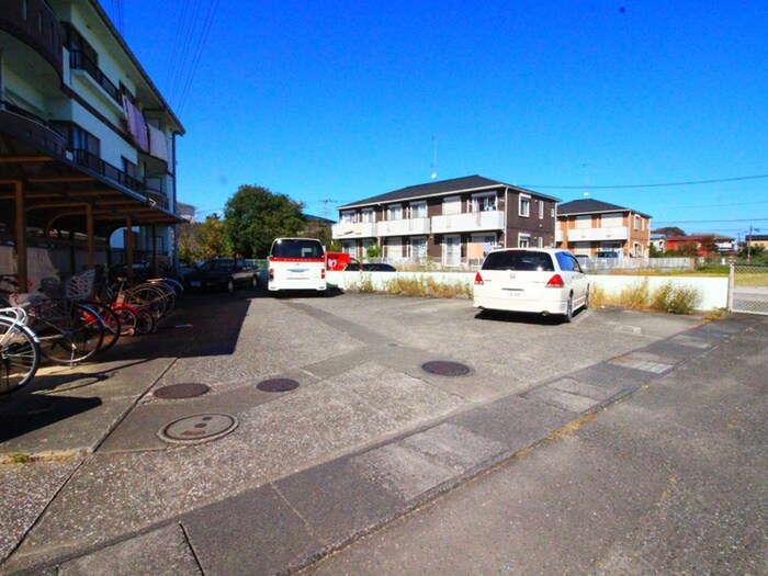 物件外観写真4　(駐車場)