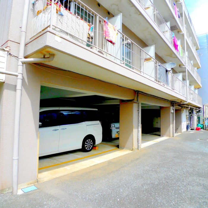 物件外観写真2　(駐車場)