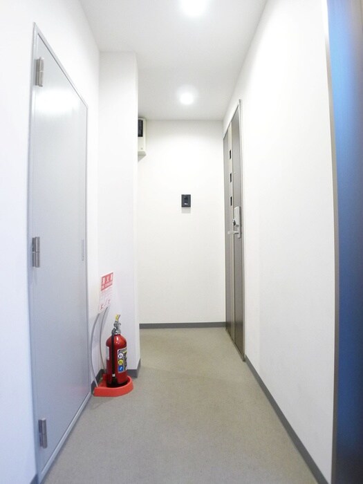 物件外観写真6　(エントランス部分)