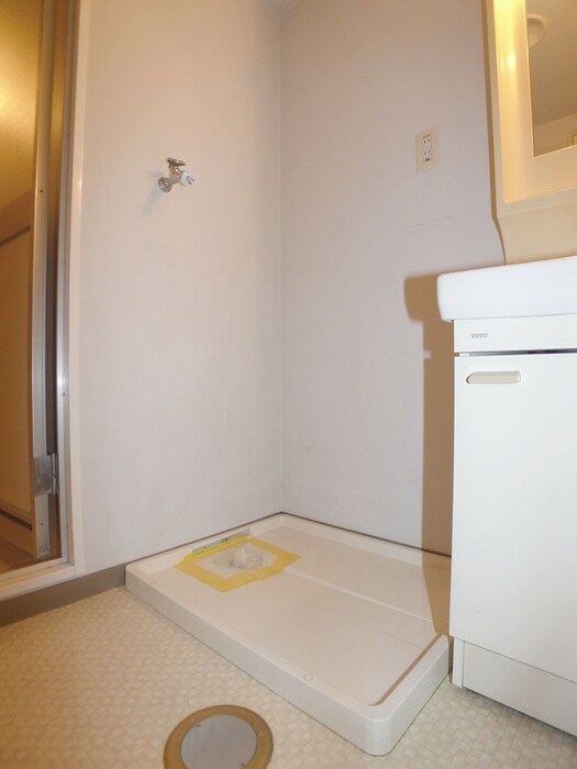 物件内観写真12　(洗濯機置場)