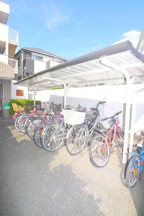 物件外観写真3　(駐輪場)