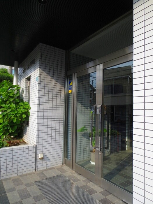 物件外観写真2　(エントランス部分)