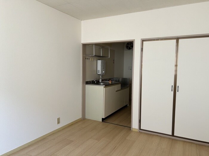 物件内観写真2　(居室)