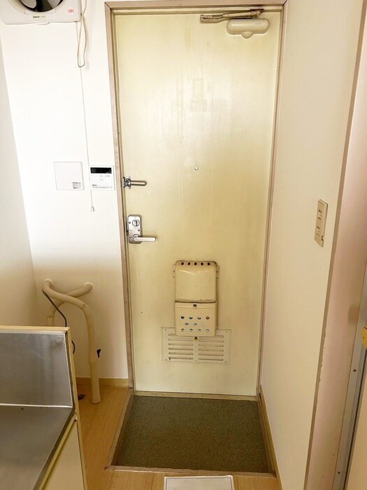 物件内観写真8　(玄関)