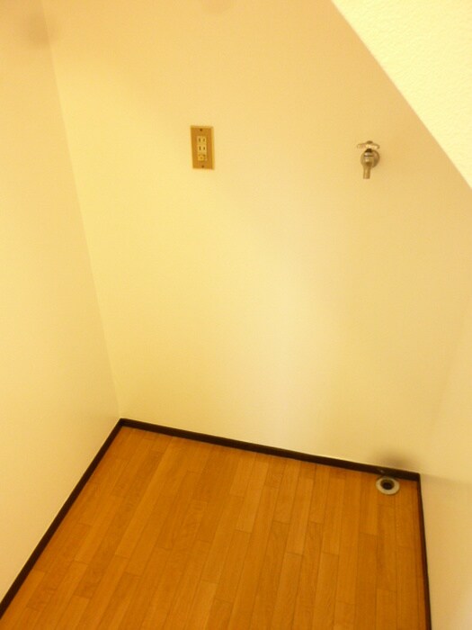 物件内観写真11　(洗濯機置場)