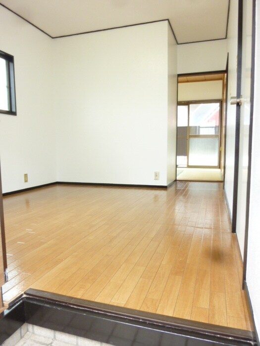 物件内観写真13　(玄関)