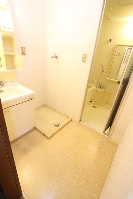 物件内観写真13　(洗濯機置場)