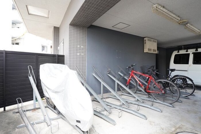 物件外観写真3　(駐輪場)
