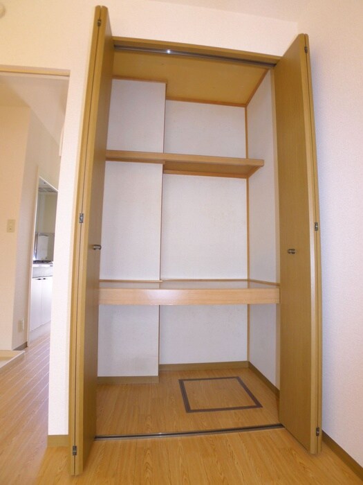 物件内観写真12　(収納)