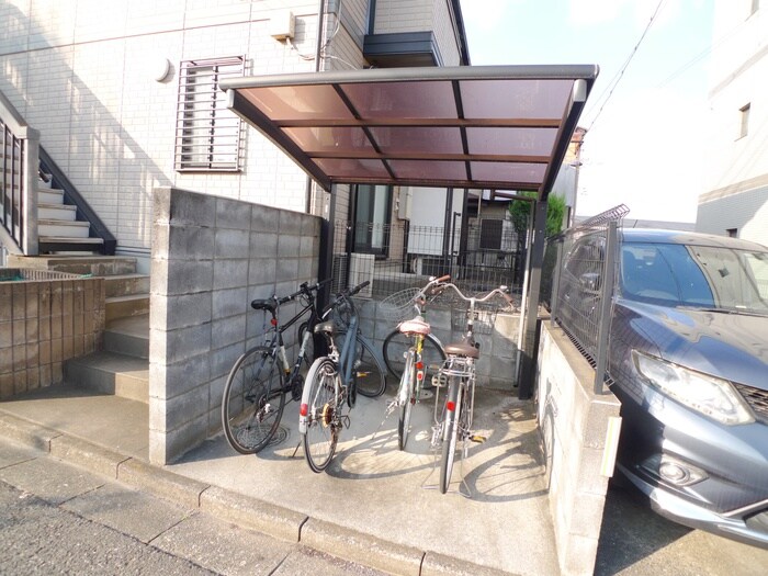 物件外観写真4　(駐輪場)