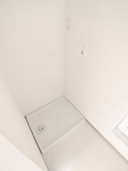 物件内観写真12　(洗濯機置場)