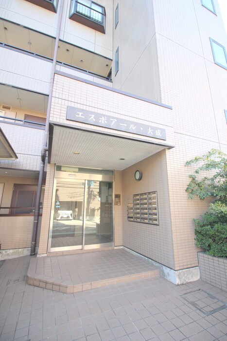 物件外観写真2　(エントランス部分)