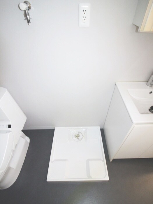 物件内観写真13　(洗濯機置場)