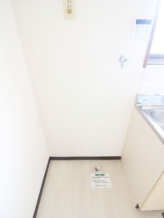 物件内観写真16　(洗濯機置場)