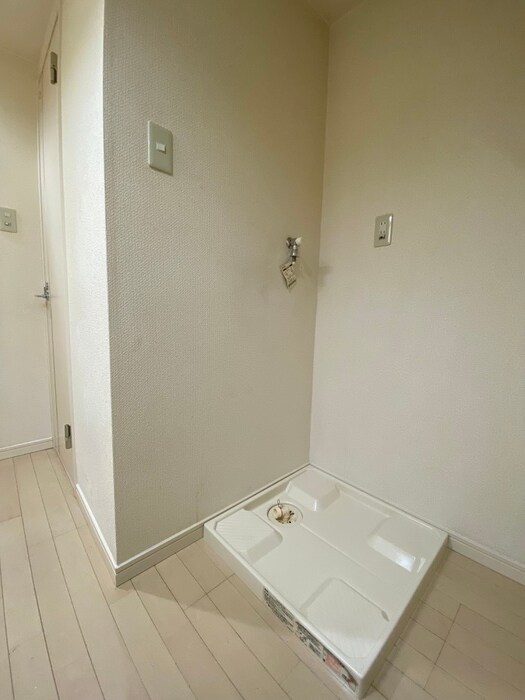 物件内観写真11　(洗濯機置場)