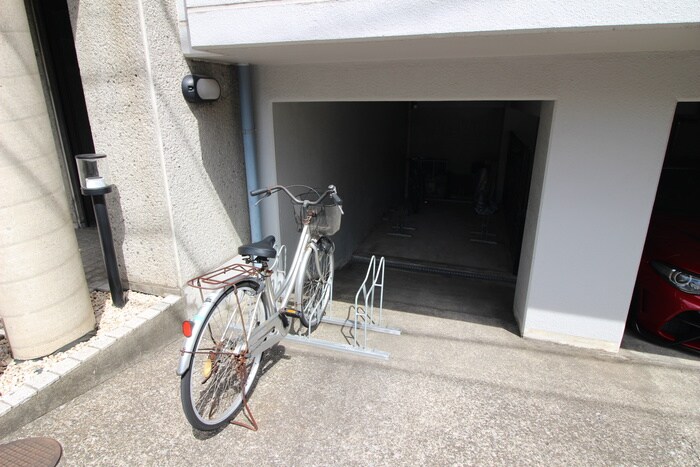 物件外観写真6　(駐輪場)