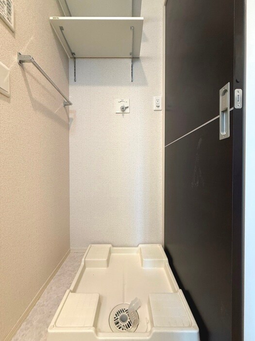 物件内観写真14　(洗濯機置場)