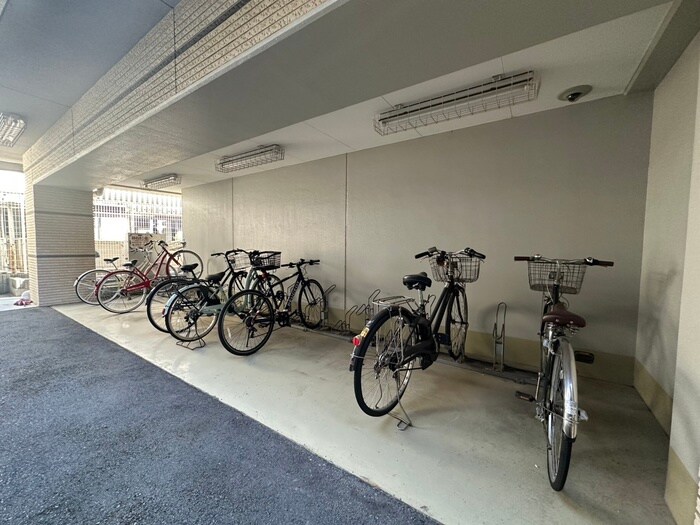 物件外観写真5　(駐輪場)
