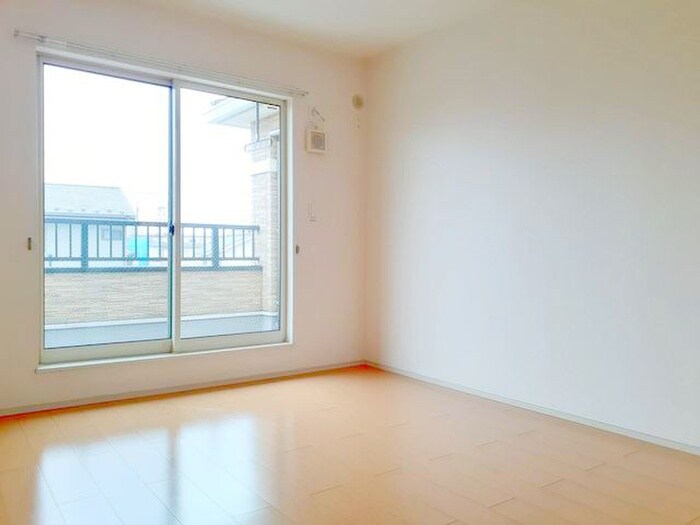 物件内観写真8　(室内からの展望)