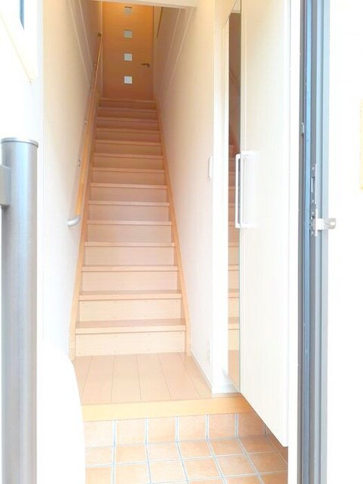 物件内観写真11　(玄関)