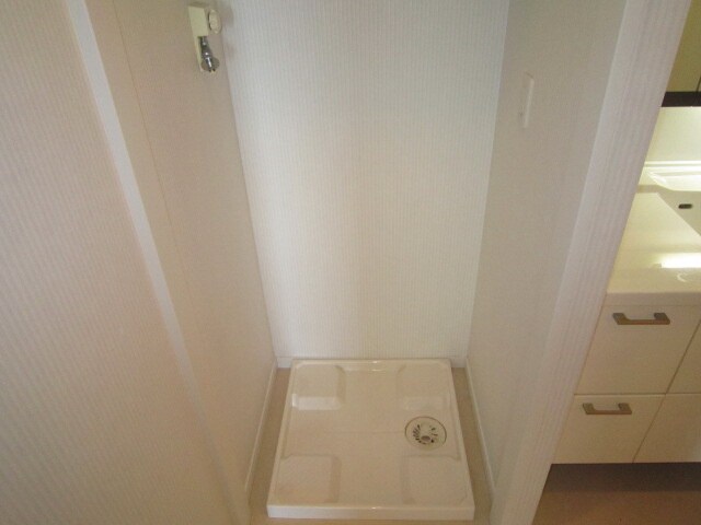 物件内観写真12　(洗濯機置場)