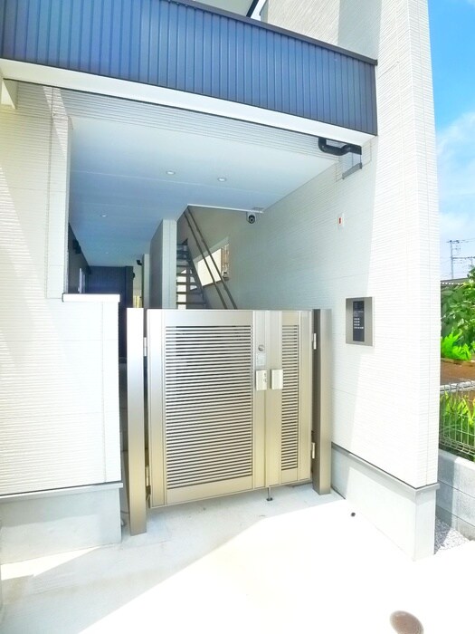 物件外観写真5　(エントランス部分)