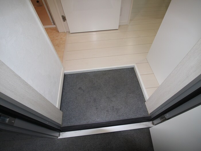 物件内観写真7　(玄関)